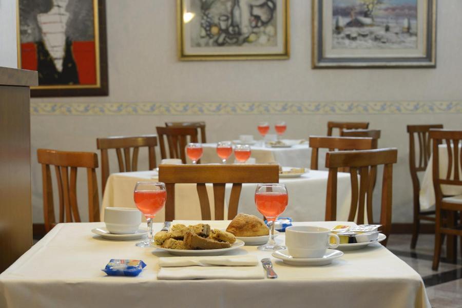 Hotel Europa Норча Екстериор снимка