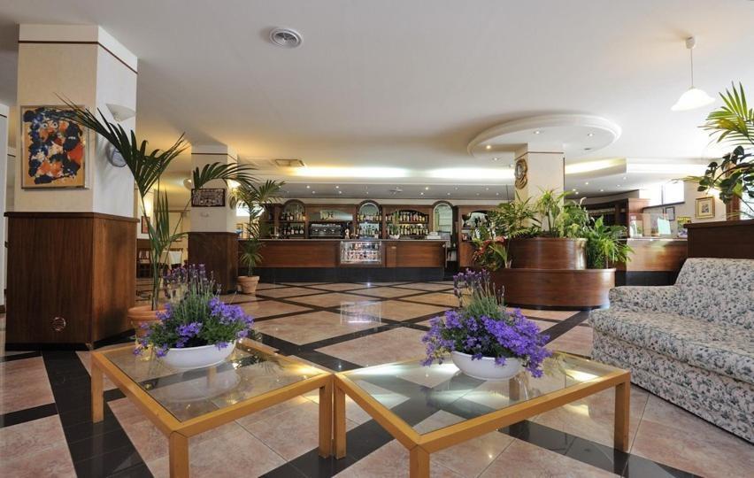 Hotel Europa Норча Екстериор снимка