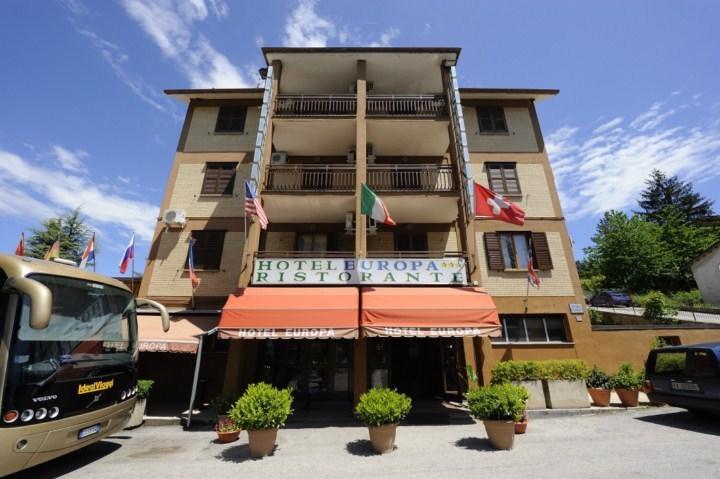 Hotel Europa Норча Екстериор снимка